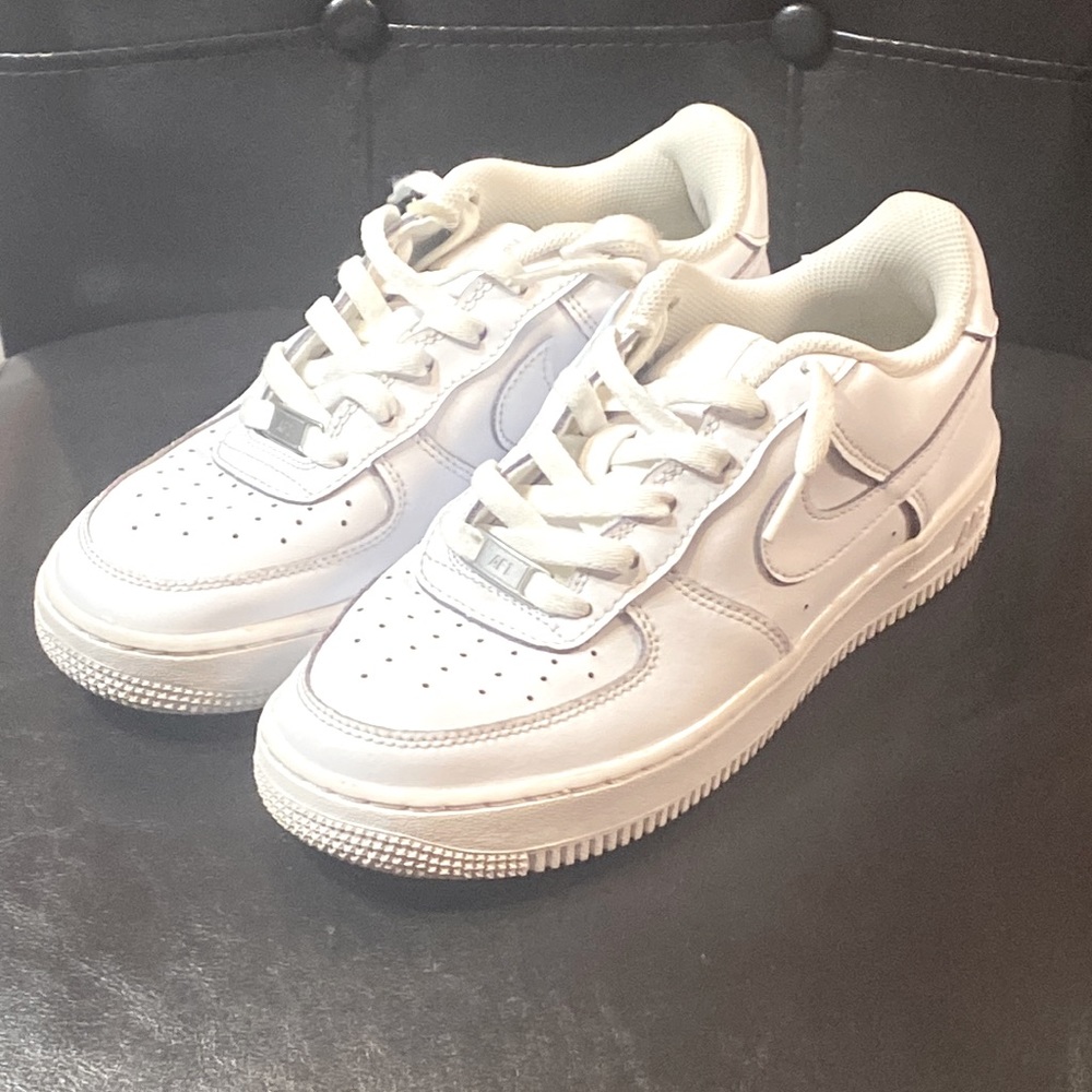 White Low Top Nike Air Force 1 size 7.5 Women’s